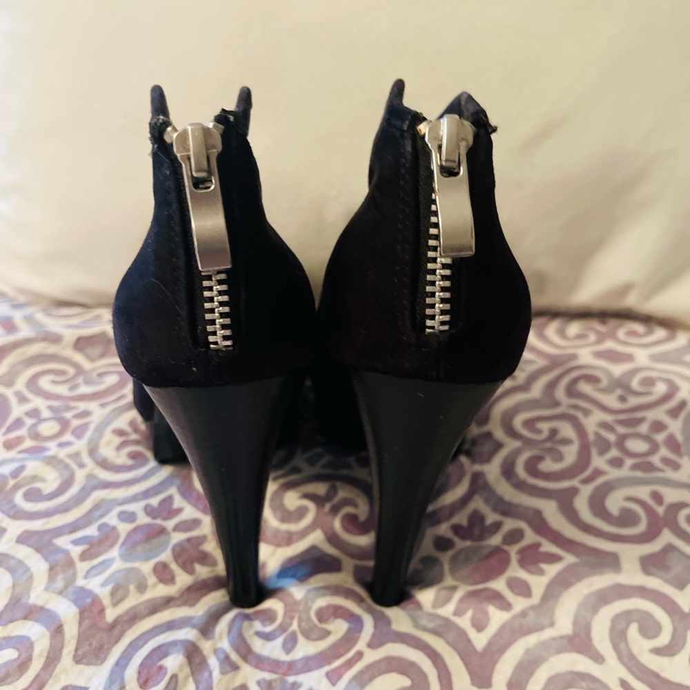 Bakers “Kaytee” Zipper Back High Heel Booties - Size 8M Black